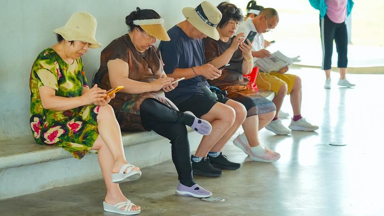 从一夜欠费1800元到流量白菜价,中国提速降费的“十年故事”